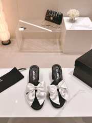 Uubags | Chanel bow slipper with small logo C in white/black 6cm - 6