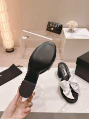 Uubags | Chanel bow slipper with small logo C in white/black 6cm - 3