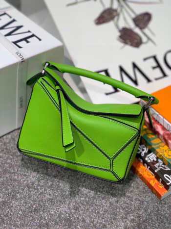 Uubags | Loewe Puzzle Nano Leather Bag in Green 18x7.5x12cm