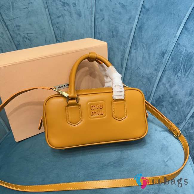 Uubags | Miu Miu Arcadie leather bag in yellow 10.5x22x7.5cm - 1