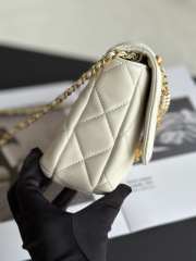 Uubags | Chanel 24A Pearl Chain Flap Bag White 20x7.5x15cm - 4