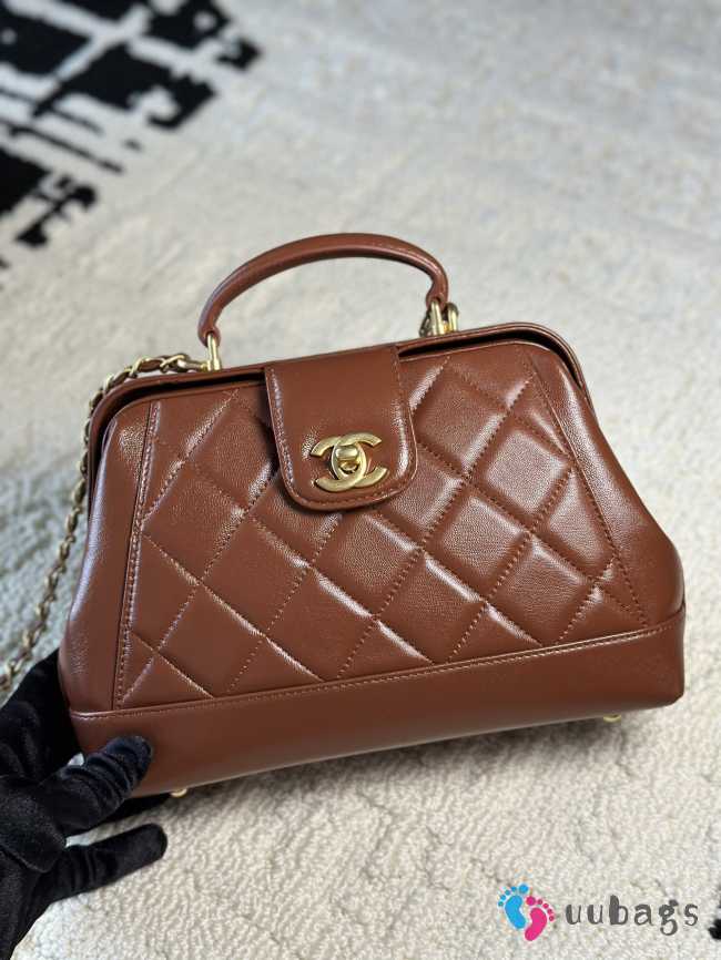 Uubags | Chanel Bag With Handle Shiny Lambskin & Gold Plated Metal Brown 16x23.5x8cm - 1