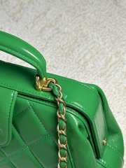 Uubags | Chanel Bag With Handle Shiny Lambskin & Gold Plated Metal Green 16x23.5x8cm - 3