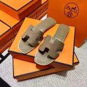 Uubags | Hermes Oran Sandal in Epsom Grey - 1