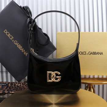 Uubags | Dolce & Gabbana 3.5 shoulder bag in black pattent leather with DG logo 22x18x6cm