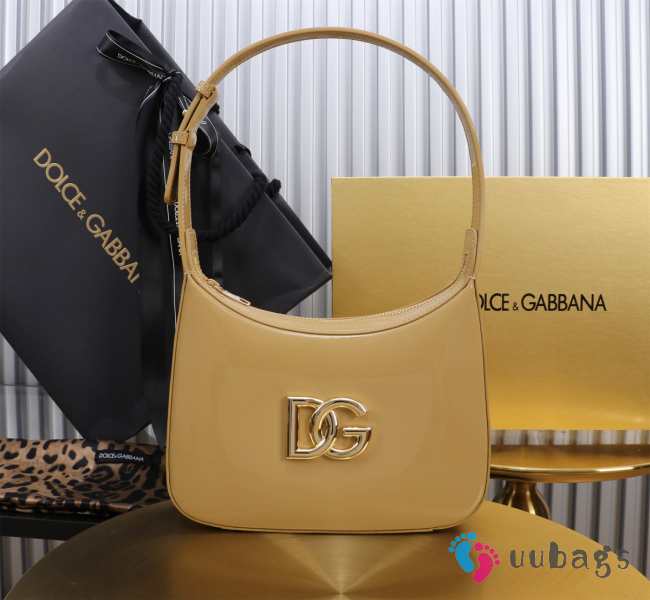 Uubags | Dolce & Gabbana 3.5 shoulder bag in beige pattent leather with DG logo 22x18x6cm - 1