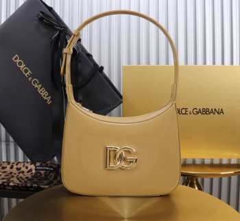 Uubags | Dolce & Gabbana 3.5 shoulder bag in beige pattent leather with DG logo 22x18x6cm