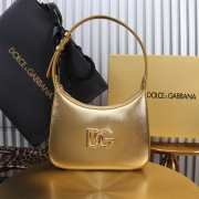 Uubags | Dolce & Gabbana 3.5 shoulder bag in gold metallic leather with DG logo 22x18x6cm - 1