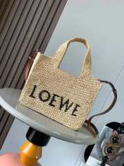 Uubags | Loewe Small Font tote in raffia 19.5x24x11cm - 1