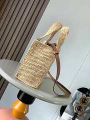 Uubags | Loewe Small Font tote in raffia 19.5x24x11cm - 2