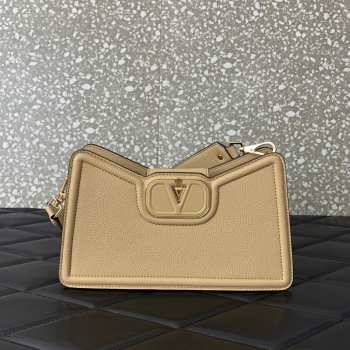 Uubags | Valentino Garavani VLogo leather shoulder bag in beige grainy calfskin 24x14.5x8cm