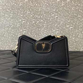 Uubags | Valentino Garavani VLogo leather shoulder bag in black grainy calfskin 24x14.5x8cm