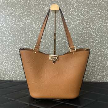 Uubags | Valentino Garavani Rockstud tote bag in brown grainy calfskin 26x11x24cm