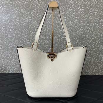 Uubags | Valentino Garavani Rockstud tote bag in white grainy calfskin 26x11x24cm