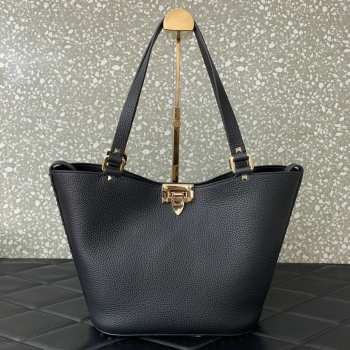 Uubags | Valentino Garavani Rockstud tote bag in black grainy calfskin 26x11x24cm