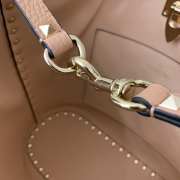 Uubags | Valentino Garavani Rockstud tote bag in rose cannelle grainy calfskin 26x11x24cm - 6