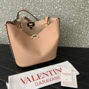 Uubags | Valentino Garavani Rockstud tote bag in rose cannelle grainy calfskin 26x11x24cm - 4