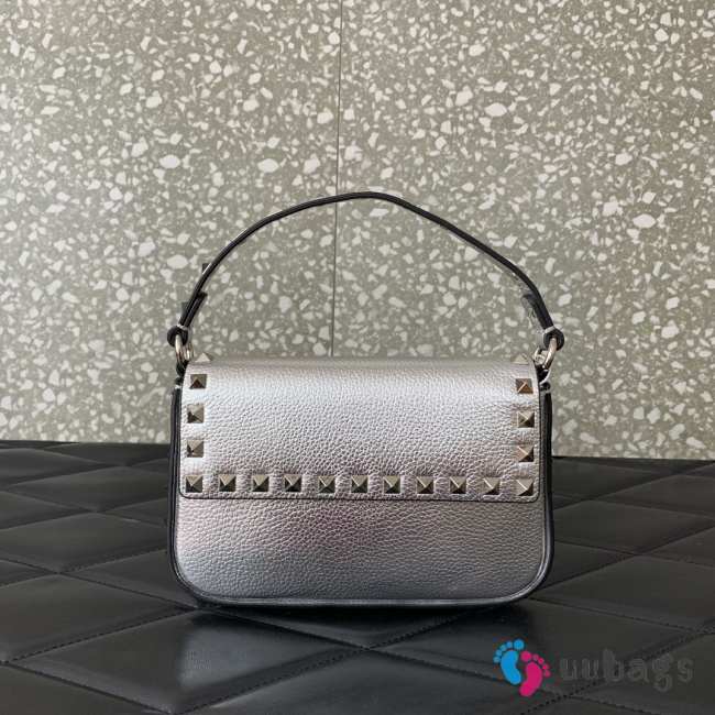 Uubags | Valentino Garavani small leather Rockstud top handle bag in silver metallic grainy calfskin 19x12x3cm - 1