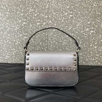 Uubags | Valentino Garavani small leather Rockstud top handle bag in silver metallic grainy calfskin 19x12x3cm