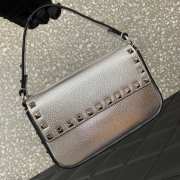 Uubags | Valentino Garavani small leather Rockstud top handle bag in silver metallic grainy calfskin 19x12x3cm - 3