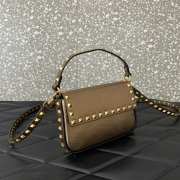 Uubags | Valentino Garavani small leather Rockstud top handle bag in gold metallic grainy calfskin 19x12x3cm - 6