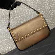 Uubags | Valentino Garavani small leather Rockstud top handle bag in gold metallic grainy calfskin 19x12x3cm - 4