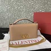 Uubags | Valentino Garavani wallet with VLogo chain in rose cannelle 19x4x10.5cm - 5