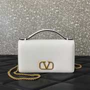 Uubags | Valentino Garavani wallet with VLogo chain in white 19x4x10.5cm - 1