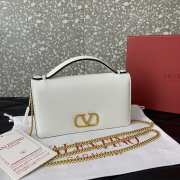 Uubags | Valentino Garavani wallet with VLogo chain in white 19x4x10.5cm - 4