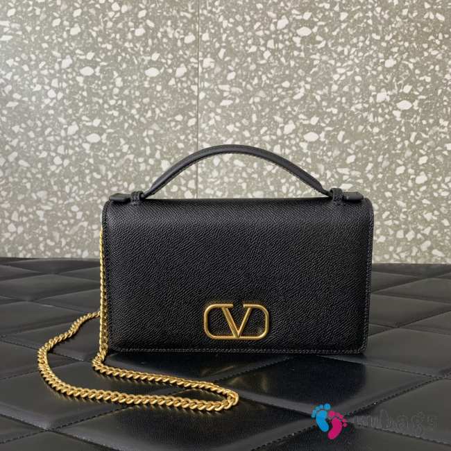 Uubags | Valentino Garavani wallet with VLogo chain in black 19x4x10.5cm - 1