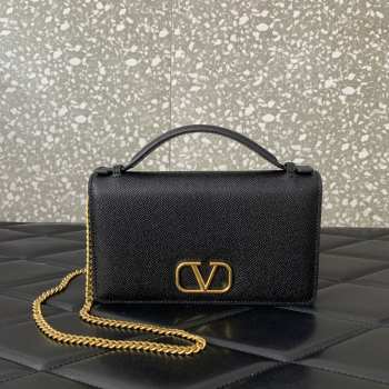 Uubags | Valentino Garavani wallet with VLogo chain in black 19x4x10.5cm