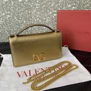 Uubags | Valentino Garavani wallet with VLogo chain in gold metallic 19x4x10.5cm - 6