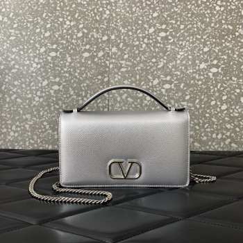 Uubags | Valentino Garavani wallet with VLogo chain in silver metallic 19x4x10.5cm