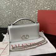 Uubags | Valentino Garavani wallet with VLogo chain in silver metallic 19x4x10.5cm - 4