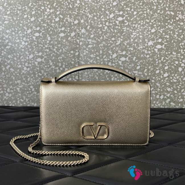 Uubags | Valentino Garavani wallet with VLogo gold chain in metallic 19x4x10.5cm - 1