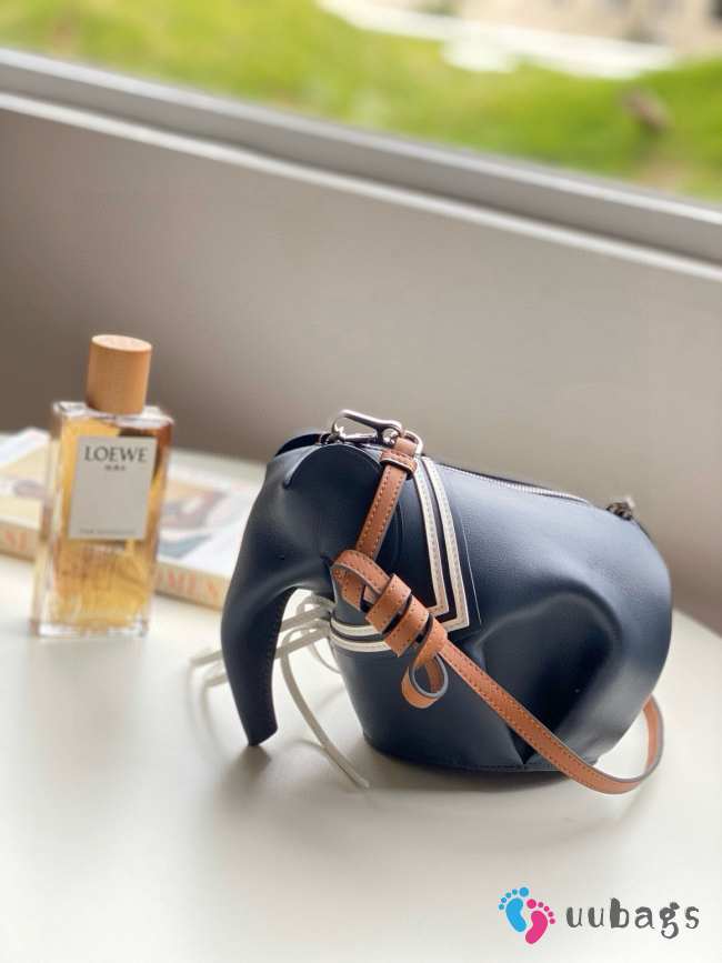 Uubags | Loewe Calfskin Mini Sailor Elephant Bag Deep Blue 19x15x10cm - 1