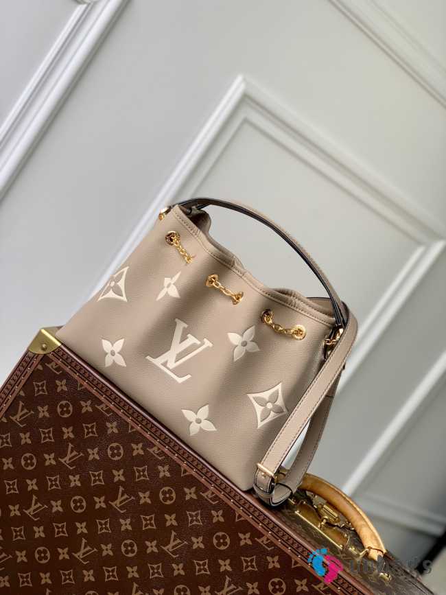 Uubags | Louis Vuitton M25453 Bundle In Grey 28x20x11.5cm - 1