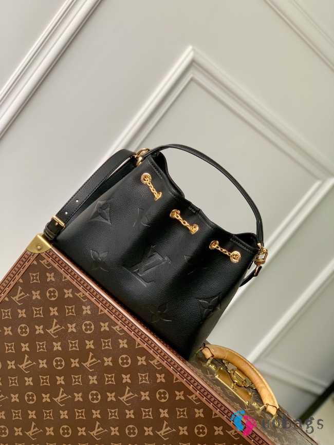 Uubags | Louis Vuitton M25453 Bundle In Black 28x20x11.5cm - 1