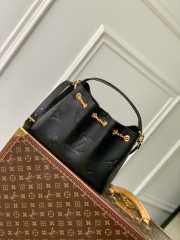 Uubags | Louis Vuitton M25453 Bundle In Black 28x20x11.5cm - 1