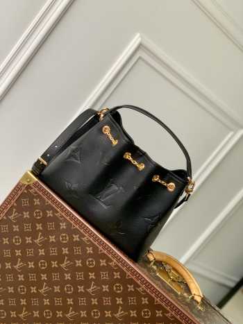 Uubags | Louis Vuitton M25453 Bundle In Black 28x20x11.5cm