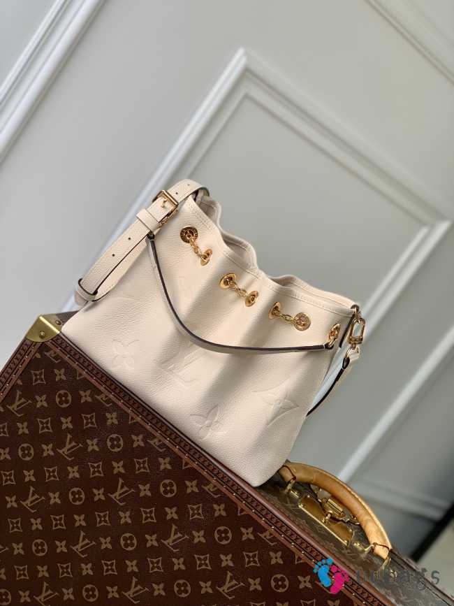 Uubags | Louis Vuitton M25453 Bundle In Beige 28x20x11.5cm - 1