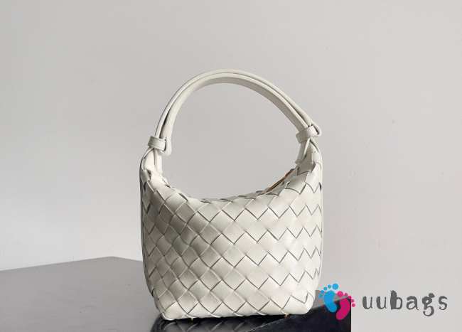 Uubags | Bottega Veneta Mini Wallace Bag In White 17x13.5x5cm - 1