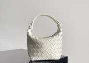 Uubags | Bottega Veneta Mini Wallace Bag In White 17x13.5x5cm - 1