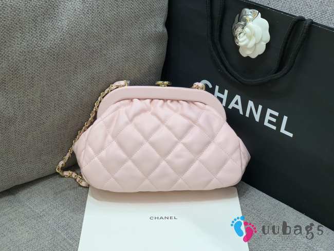 Uubags | Chanel Clutch Lambskin & Gold Plated Metal light pink 16x24x8cm - 1