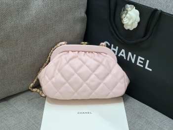 Uubags | Chanel Clutch Lambskin & Gold Plated Metal light pink 16x24x8cm