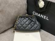 Uubags | Chanel Clutch Lambskin & Gold Plated Metal black color 16x24x8cm - 1