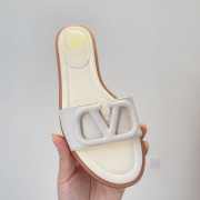 Uubags | Valentino Garavani VLogo cut-out slide sandal in white calfskin leather - 5