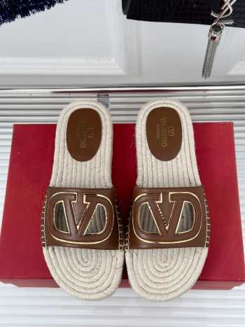 Uubags | Valentino VLogo cut-out slipper in brown