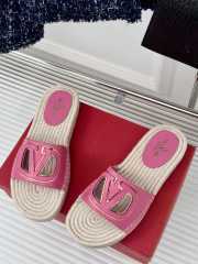 Uubags | Valentino VLogo cut-out slipper in pink - 4