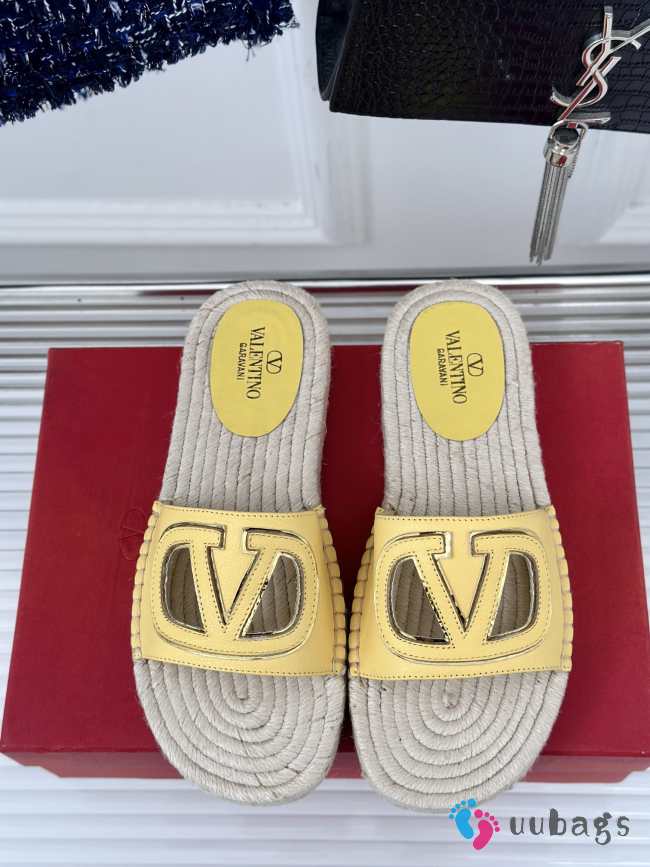 Uubags | Valentino VLogo cut-out slipper in yellow - 1